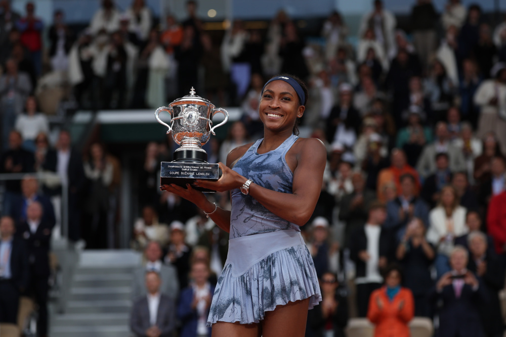 何如此引人 何如此引人