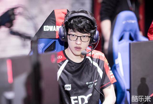 现充满期待 现充满期待